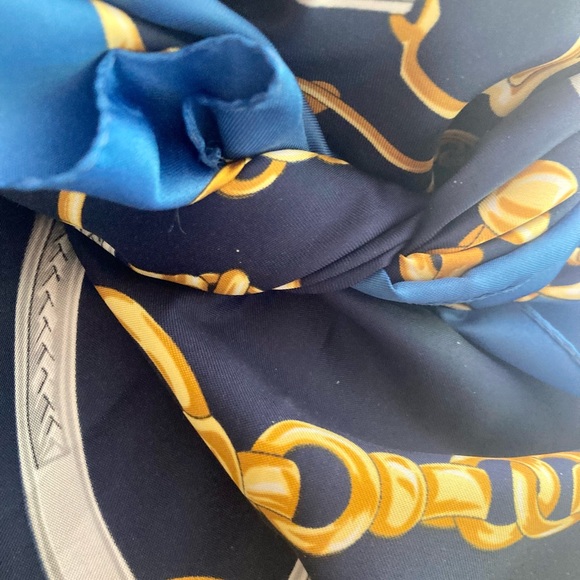 Classic equestrian scarf. Made in Italy. - Picture 7 of 11